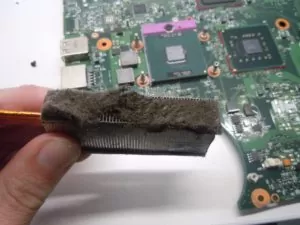 prašina laptop